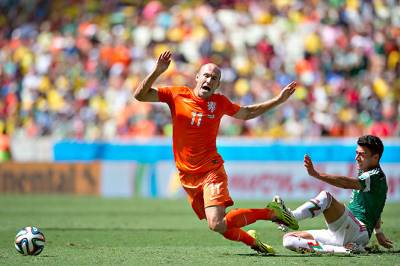 Siempre será penal para Robben jugada contra Rafa Márquez