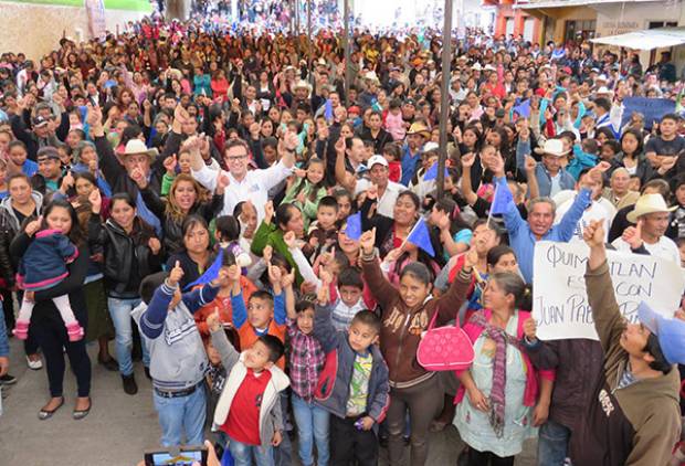 Juan Pablo Piña ofrece soluciones a problemas de Quimixtlán