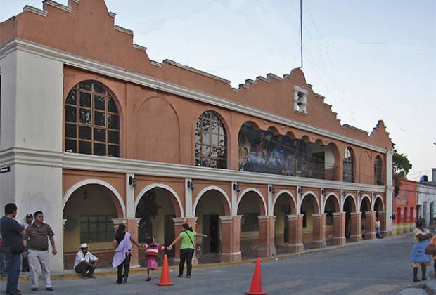 Por comer mole se intoxican 73 personas en Coxcatlán, Puebla