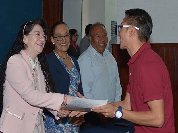 Docentes de la BUAP reciben certificación internacional