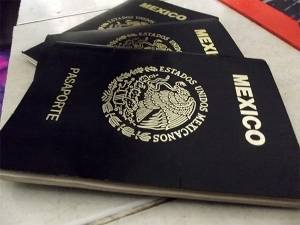 SRE amplia horario para normalizar entrega de pasaportes
