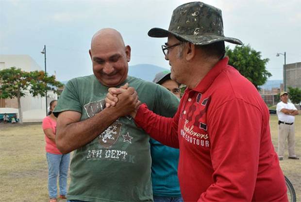 Matan a candidato a alcalde durante mitin en Michoacán