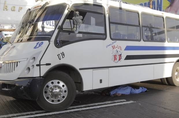 Chofer de transporte público mató a anciano en el centro de Puebla