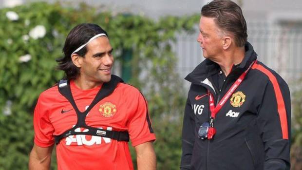 Radamel Falcao discutió con Van Gaal y está casi fuera del Manchester United