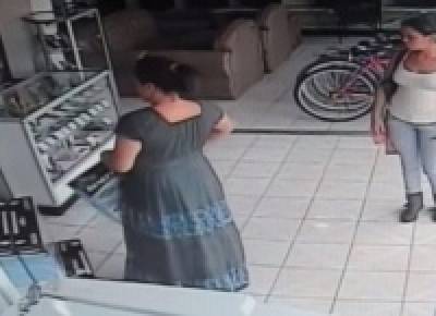 VIDEO: Mujer robó pantalla en 13 segundos en Costa Rica