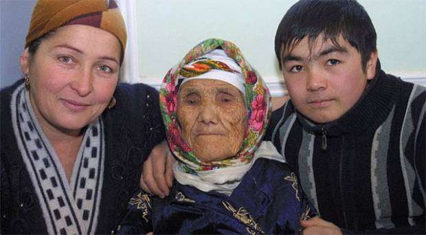 Anciana de Uzbekistán, la más longeva del mundo con 134 años