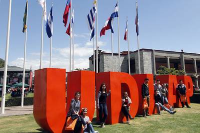 Estudiantes y padres de familia recorren Expo Udlap 2015