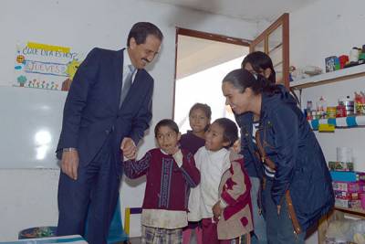 Rector de la BUAP reconoce labor de alfabetizadores