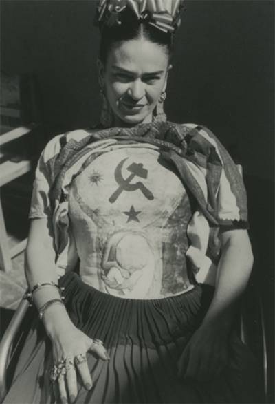 FOTOS: Aparecen fotos inéditas de Frida Kahlo en exposición de NY