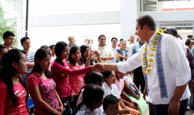 RMV recorrió infraestructura educativa y de servicios en Huehuetla