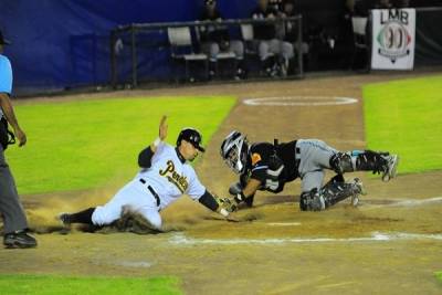 Pericos de Puebla cayó 9-6 ante Saltillo en el primer juego de la serie