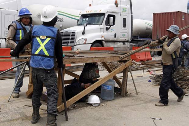 Roban camión pesado a trabajadores de la autopista Puebla-Veracruz