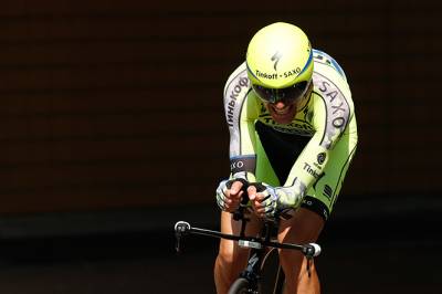 Ivan Basso, ciclista italiano, se va del Tour de Francia por cáncer testicular