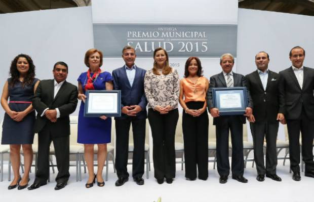 Saukko y García recibieron Premio Municipal de Salud en Puebla