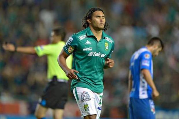 Gullit Peña y Alan Pulido, en la mira del Chepo de la Torre