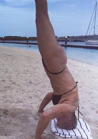 FOTOS: Xuxa apareció haciendo yoga en playas cariocas