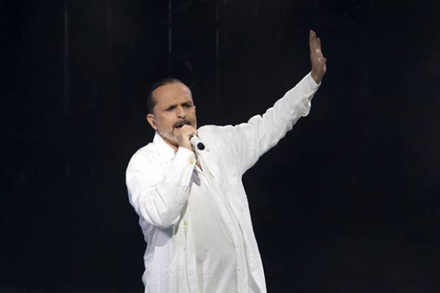 Miguel Bosé arranca a medias Amo Tour en Puebla