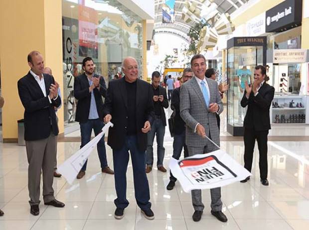 Gali da banderazo a Buen Fin en Outlet Puebla