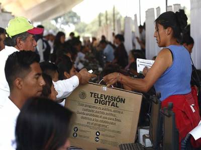 PAN y Panal Puebla denunciarán entrega de TV digitales ante la Fepade