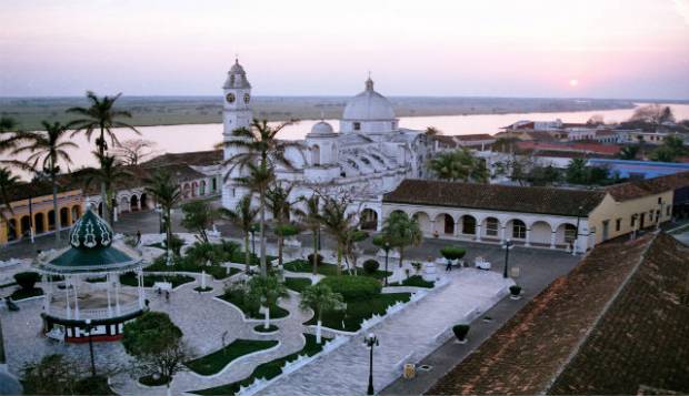 Tlacotalpan ilumina el Papaloapan con La Candelaria