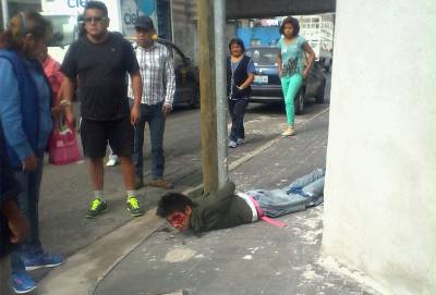 Golpean y amarran a presunto agresor sexual en la colonia 20 de Noviembre