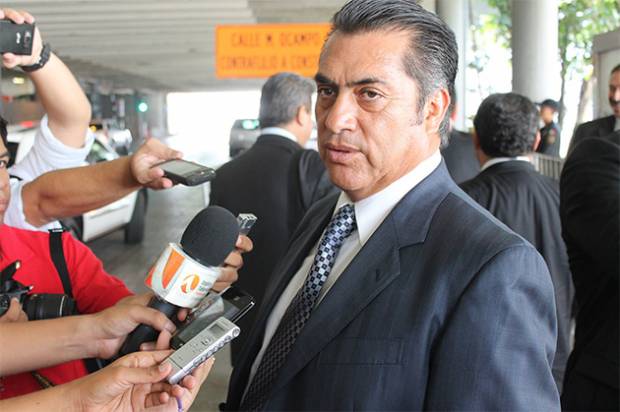 “El Bronco” enfrenta primeras críticas por contratar militares