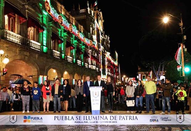 Moreno Valle y Tony Gali encienden iluminación patria