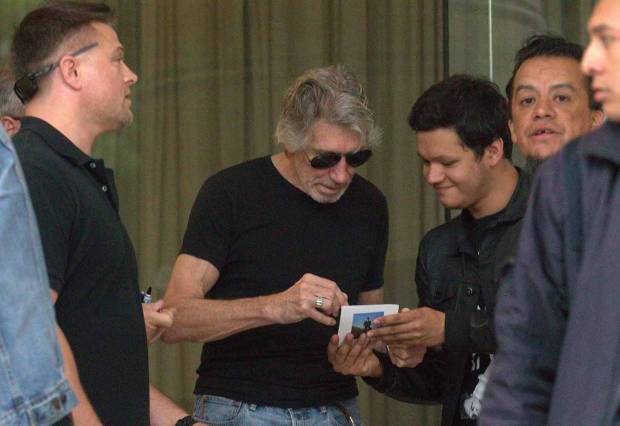 Roger Waters firmó autógrafos previo a sus presentaciones en México