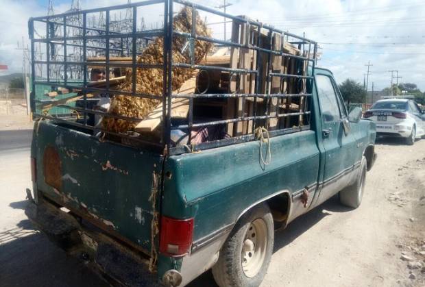 Cayó sujeto con 540 litros de combustible robado en la carretera a Tehuacán