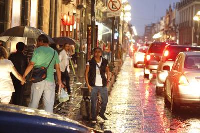 Lluvia fuerte y granizo en Puebla por humedad de ambos océanos