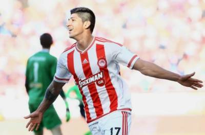 Alan Pulido anotó con Olympiacos en goleada