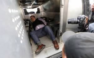 Duarte, esposado y aventado a una patrulla en Guatemala