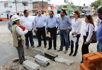 Regidores de Puebla verifican operación del Auditor Móvil de Calidad de obras públicas
