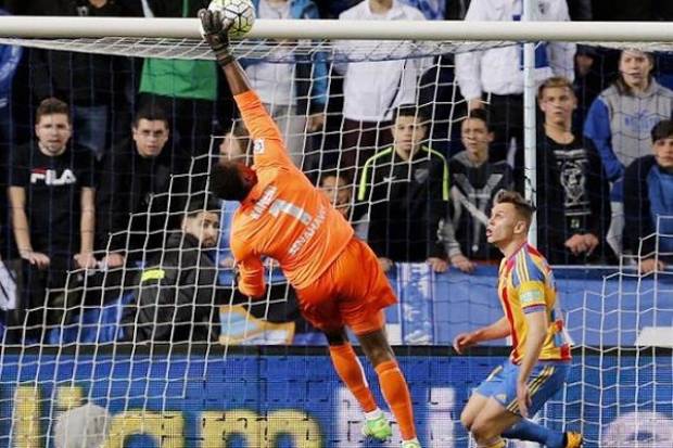 VIDEO: Carlos Kameni cometió garrafal autogol con el Málaga