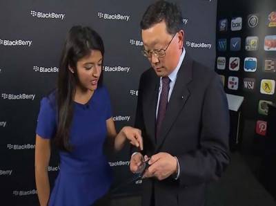 Presidente de BlackBerry sufre para utilizar su nuevo smartphone con Android