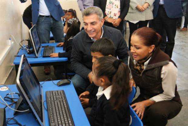 Tony Gali inicia con equipamiento de aulas de medios en preescolares