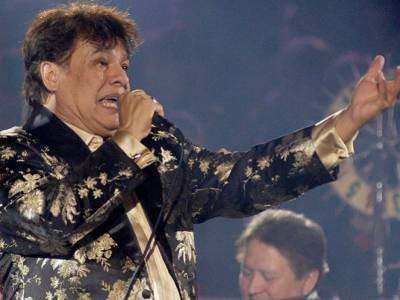 Juan Gabriel: Música del Divo acompañó festejos patrios en París