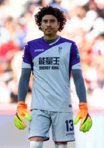 Memo Ochoa y Granada sueñan con la salvación