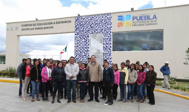 RMV inaugura Universidad de Educación a Distancia en Xochitlán