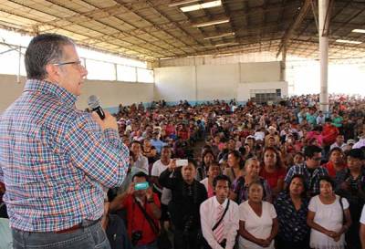 Enrique Doger se reúne con priístas de Tehuacán
