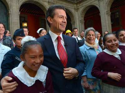 Peña Nieto celebra con servidores públicos sus 3 años de gobierno