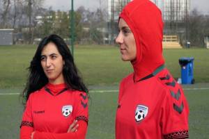 Selección Femenil de Afganistán presenta jersey con hiyab