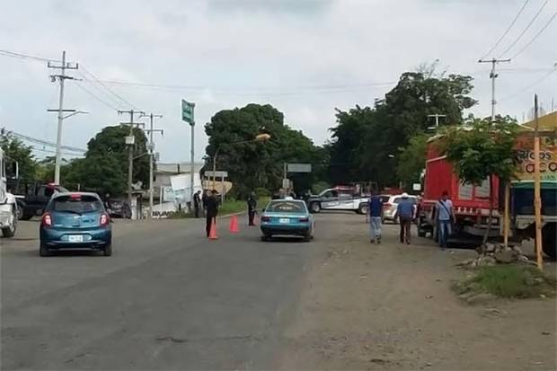 Derrame de combustible obliga cierre de la carretera México-Tuxpan