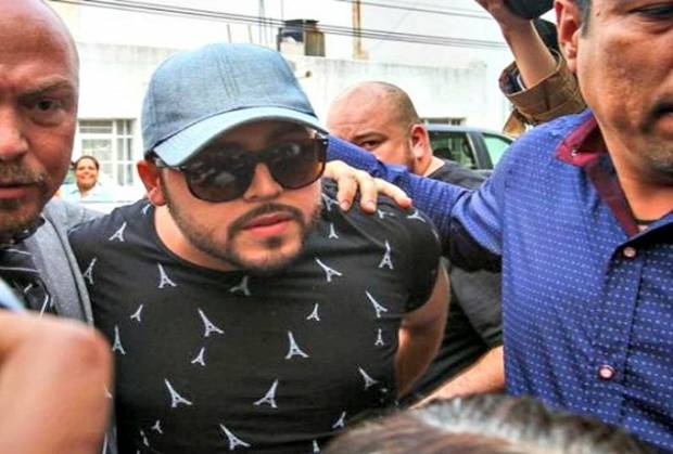 Capturan a Gerardo Ortiz en el aeropuerto internacional de Guadalajara