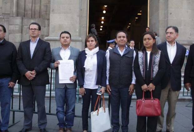 Regidores se rebelan a José Juan Espinosa; no avalaron controversia contra Ley del Agua