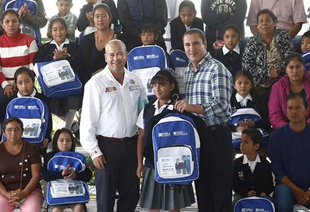 Llegó para quedarse, entrega de uniformes escolares gratis: RMV