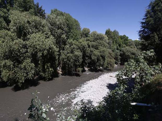 Conagua clausura dos textileras que contaminaban el río Atoyac