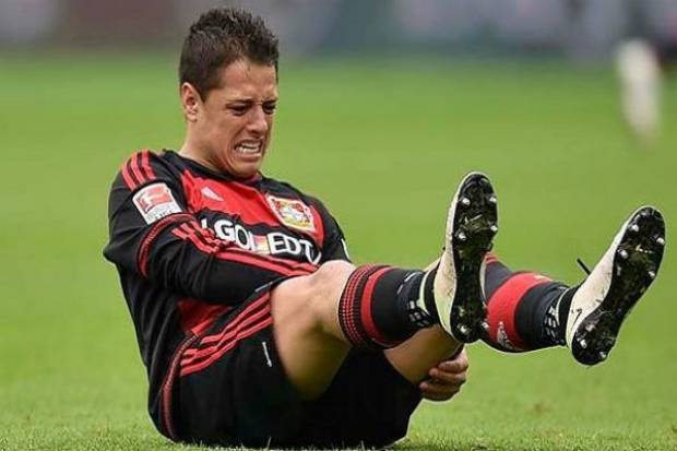 Chicharito sería baja del Leverkusen tras lesión