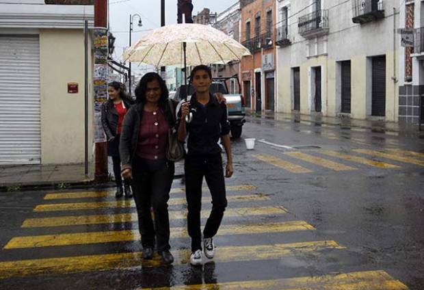 Onda tropical número 12 generará lluvias fuertes en Puebla