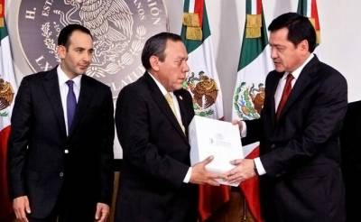 Osorio entrega tercer informe de Peña Nieto pero reservan contenido